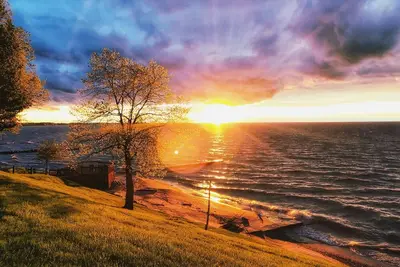 Image de Maison de lac spacieuse, charmante et mise à jour dans une plage privée