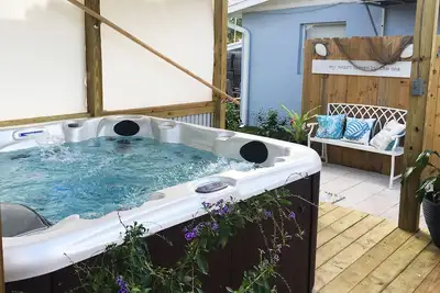 Image de Retraite près de la piscine tropicale | Divertissement en plein air | Haut de gamme | Proche de tout