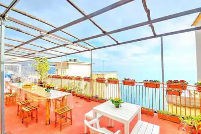 Casa Sagitta B: Un studio confortable situé sur la haute côte face à la mer.