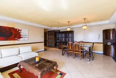 Image de Spacieux Gallery Living 2-Br Penthouse