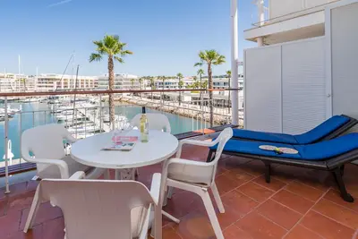 Image de Excellent appartement en duplex sur la première ligne de la marina de Lagos