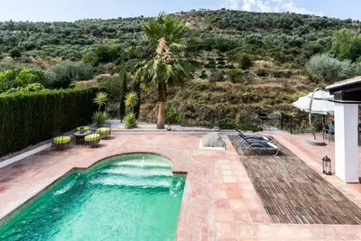 Image de Magnifique maison avec piscine, jardin et vue