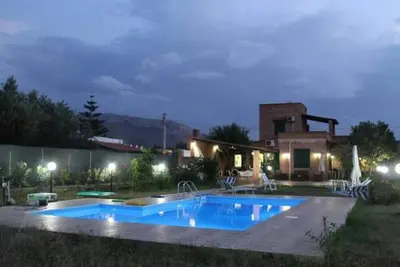 Image de Cinisi: Maison / villa - Cinisi Maison avec jardin