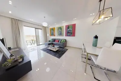 Image de Exclusive Two-Bedroom Apartment With Parking