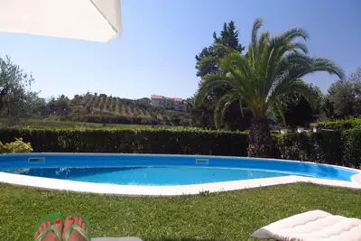 Image de Jardinage 'Collemare' avec piscine pour 7 personnes - 2 étages!