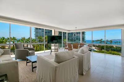 Image de Condo rénové Coronado Shores, 2br, 2 salles de bain, 4-6 vues sur l'océan