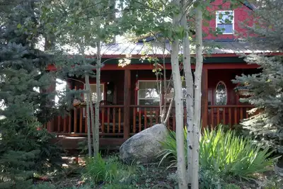Image de Cabernet Cottage - Votre McCall Adventure Basecamp