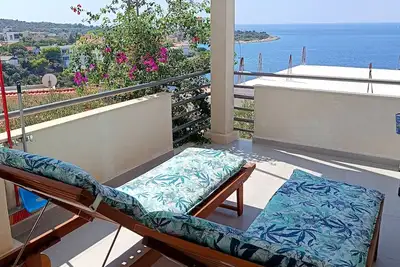 Image de Appartement d'une chambre avec la terrasse et la vue sur le mer Kanica, Rogoznica (A-16189-a)