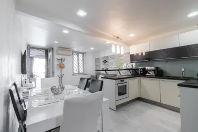 Image de Unique 4 Pièces & Jardin Place du Pin avec Parking