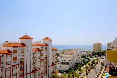 Image de Bel appartement avec une vue imprenable et clima, Port d'Estepona près des restaurants et bars