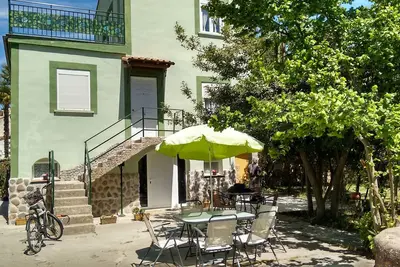 Image de Animaux de compagnie idéaux: immeuble avec jardin: pour 2 personnes, pour 3 demander