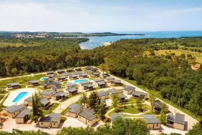 Image de Bel appartement dans une maison de vacances avec Wifi, piscine, climatisation, Tv et terrasse