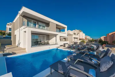 Image de Appartement de luxe avec piscine extérieure, terrasse et Wifi gratuit