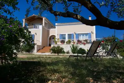 Image de Villa spacieuse avec intimité et vue sur la montagne, près d'Agia Efimia et de la plage de Myrtos