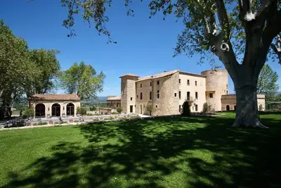 Image de Grande bastide dans un parc de un hectare au sein de son domaine viticole