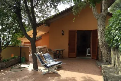 Image de Appartement indépendant dans les collines près de la mer