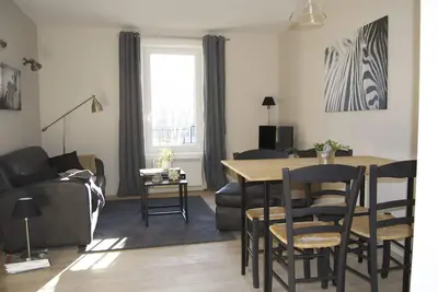 Image de Appartement coeur du village avec jardin/jacuzzi et local vélo/moto wifi gratuit