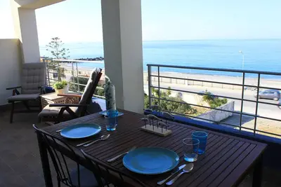 Image de Bord de mer panoramique idéal pour deux couples