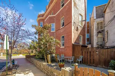 Image de Lieu Ace | Couples Haven | Bâtiment magnifique | Tarifs Nuits Ou Mensuels!