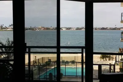 Image de Spacieux Sail Bay View Condo