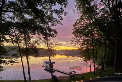 Image de Log Cottage isolée sur le lac avec sauna, quai, kayaks et pêche!