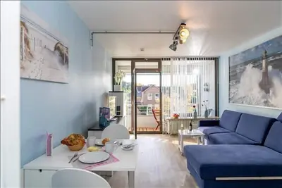 Image de Notre bel homme appartement directement sur la marina de Laboe