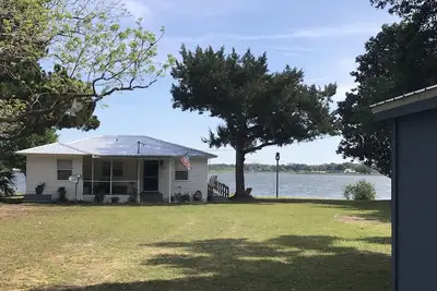 Image de The Villages LakeFront 2/1. 5 Maison à Sunset Harbour / Lake Weir