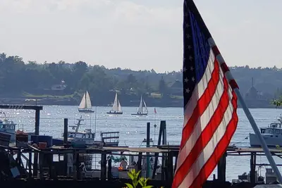 Image de Vues magnifiques de l'entrée du port!