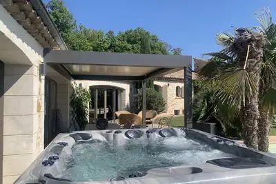 Image de Villa en pierres en DrĂ´me avec piscine et jacuzzi