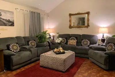 Image de 1300sq dormir 7-9 près de l'aéroport et avant Gordon