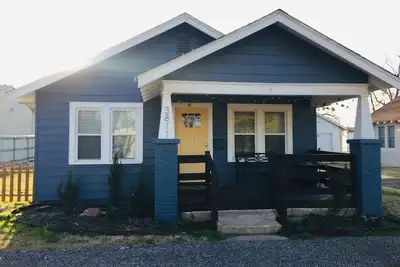 Image de Bungalow magnifiquement rénové à quelques pas de l'historique Route 66 et Snu