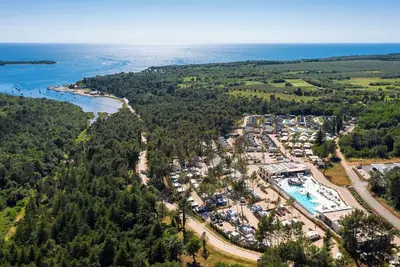 Image de Joli appartement dans une maison de vacances avec climatisation, piscine, Wifi, Tv et terrasse