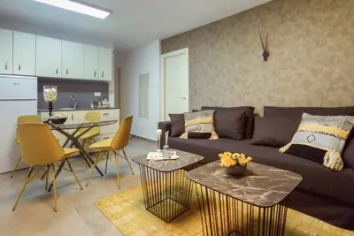 Image de Authentic One bedroom apartment in city center