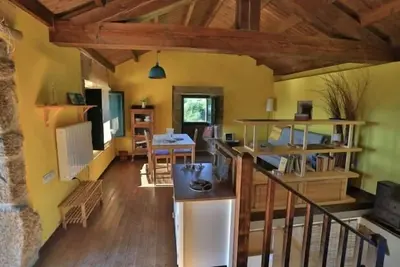 Maison en pierre à côté d'un vignoble pour 2 personnes. Animaux acceptés.