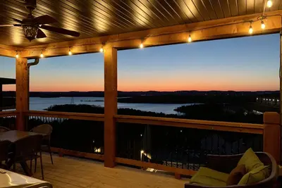 Image de Bluff Rock Lodge! Nouveau Superbe Lakeview! Bassin! Air Hockey, Arcade, Baby-foot, Ps4