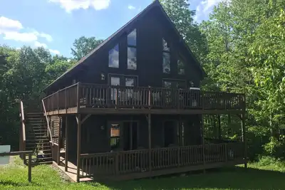 Image de 20 personnes et plus. Chalet abordable près de New River Gorge Rafting & Climbing