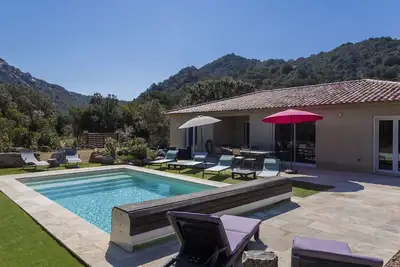 Image de villa 6-8 personnes avec piscine chauffée au calme