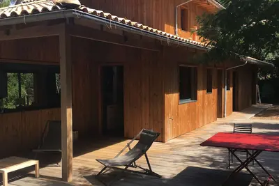 Image de Pyla sur Mer : maison de charme en bois. Aperçu bassin.