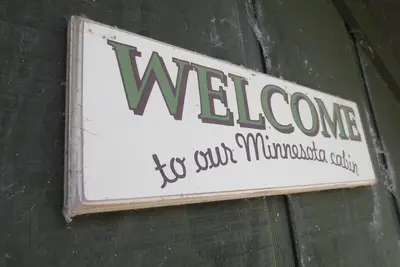 Image de Notre cabine au bord du lac vous offre les plaisirs simples d'une escapade dans le nord.