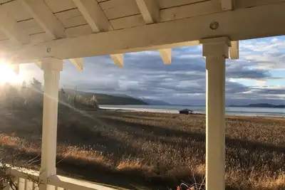 Image de Élégance calme et sophistiquée sur les rives du lac Flathead.