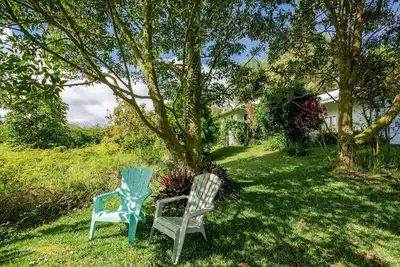 Image de Retraite magnifique sur 3 acres de paysages luxuriants au-dessus de la ville de Hilo.