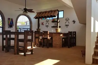 Image de Spectaculaire 4100 pieds carrés. Ft. Maison espagnole près de Rosarito