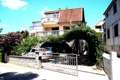 Image de Belle maison dans un endroit calme - seulement 2 appartements - vue sur la mer -ca. 30 m de la plage