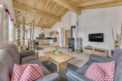 Image de Maison de vacances avec cheminée. Sauna et bain à remous dans la maison.