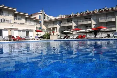 Image de Appartement (3 Adultes + 2 Enfants) Vue Piscine
