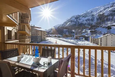 Image de Appartement dans le chalet sur la pente de ski