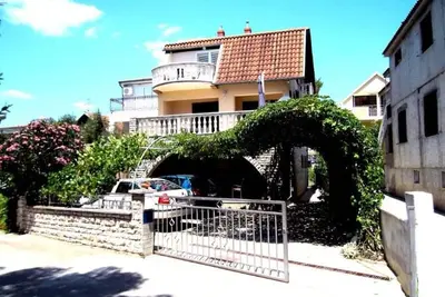 Image de Belle maison - endroit calme - seulement 2 appartements - vue mer - Ă environ 30 m de la plage