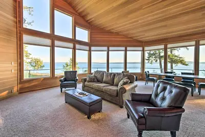 Image de Marrowstone Island Home sur Puget Sound avec vues Mtn