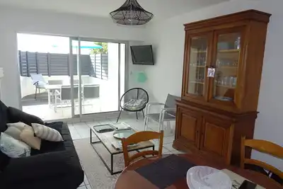 Image de T2 Rénové avec Terrasse à 200m de la Plage, Proche Commerces - Les Sables-d'Olonne