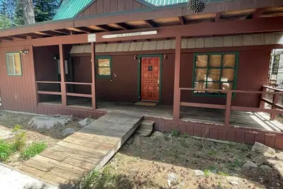 Image de 4 chambres, 2 salles de bain, pour 12 personnes. West End of Donner Lake Dlr # 105